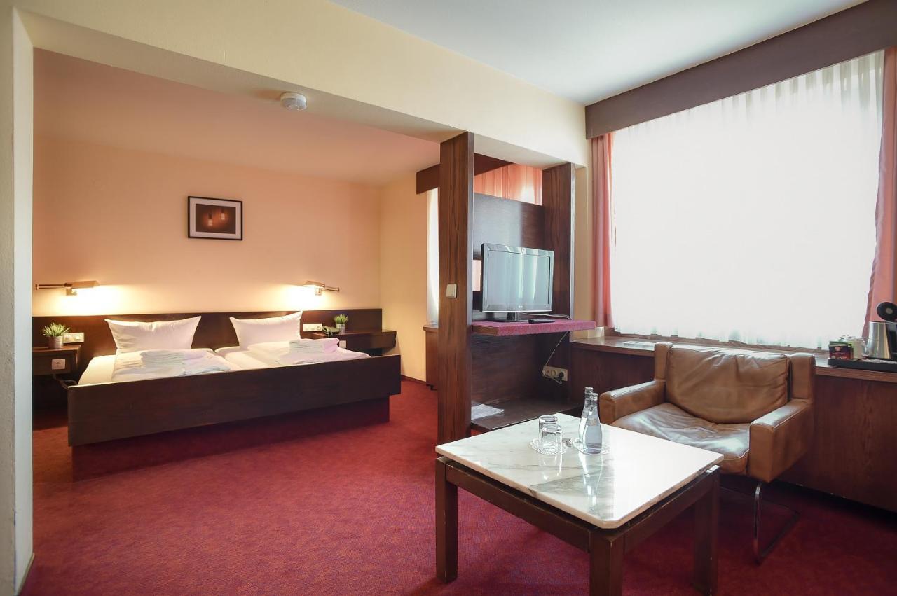 Kontaktlos Hotel Am Kappelberg Kontaktlos Fellbach Exteriér fotografie